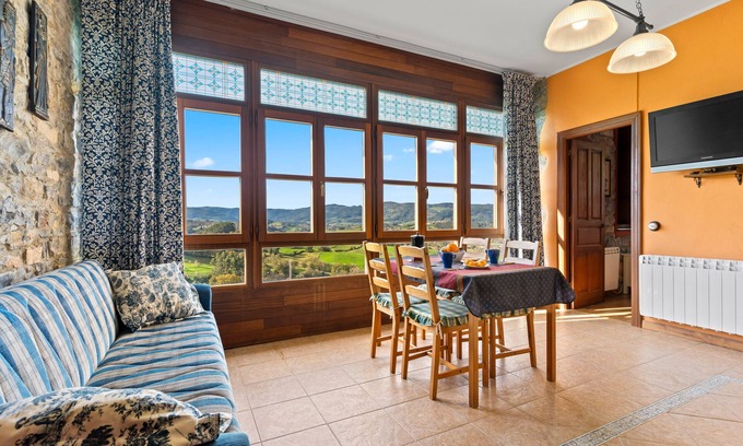Villaviciosa Apartment | Apartment 'Historia' with Mountain View, Shared Terrace and Wi-Fi