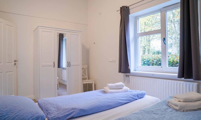 Esgrus Apartment | Apartment house Brunsholm apartment 9 with garden access