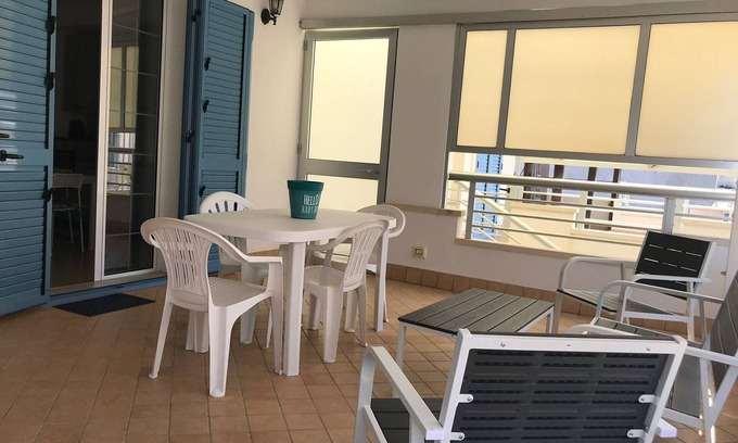 Scoglitti Apartment | Apartment 'Il Timone Di Via Del Mare' with Private Terrace, Wi-Fi and Air Conditioning