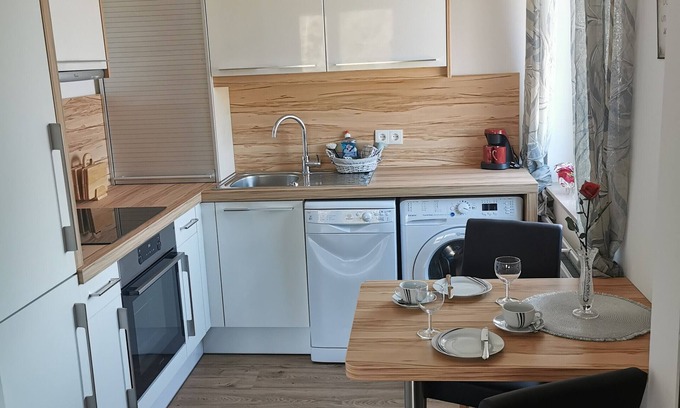 Hoheneich House | Apartment In A Hotel 'Homew4 Rosenapartment' with Balcony and Wi-Fi
