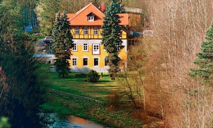 Grossschirma Villa | Apartment in a villa with park in Großschirma