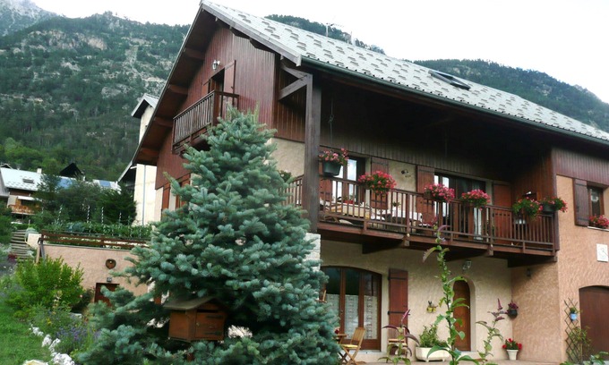 Forville Apartment | Apartment in chalet for 4 people on the ground floor overlooking the resort