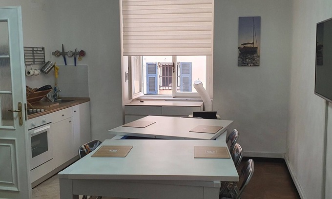 San Vincenzo Apartment | Apartment in downtown Genoa close to all services and transportation stations