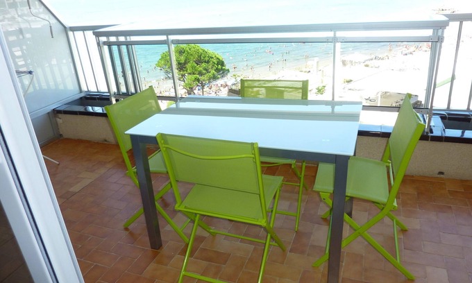 Salou City Centre Apartment | Apartment in first line of sea in Salou