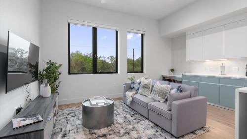 West Congress Apartment | Apartment in Hummingbird flats
