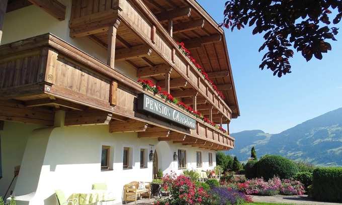 Fuegen Apartment | Apartment in Sportpension Christina Close to Ski Areas