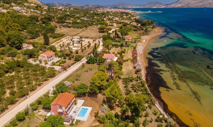 Kefalonia Apartment | Apartment in two-apartment-house, 50 m from the sea