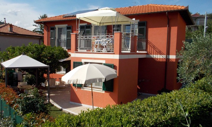 Carozzo Apartment | APARTMENT IN VILLA ON THE TOP FLOOR SEA VIEW