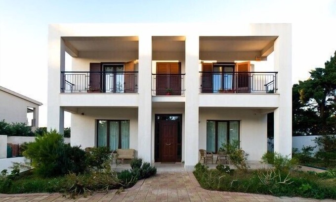 Casa Santa Apartment | Apartment in villa with adjoining sea garden, ideal location