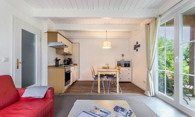 Ostersiel Apartment | Apartment 'Kleine Ella Pellworm' with Private Terrace, Shared Garden and Wi-Fi