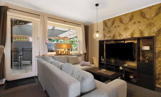 Burg Apartment | Apartment 'Kompass Oase' with Private Terrace, Private Garden and Wi-Fi