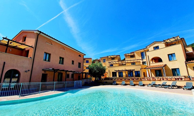 Cavo Apartment | Apartment 'La Pergola al Cavo 9' with Sea View, Shared Pool, Terrace & Wi-Fi