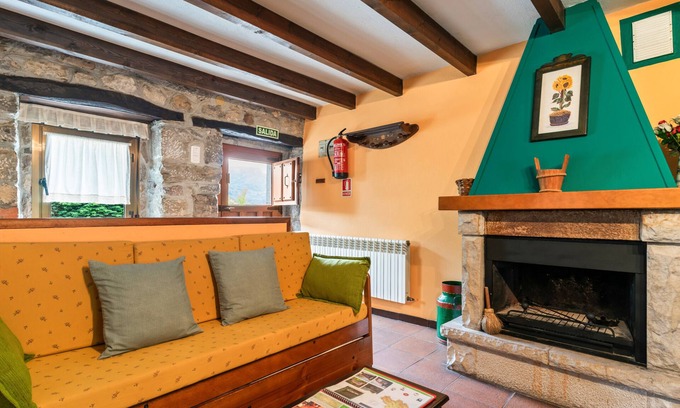 Caunedo House | Apartment 'Lorences D' with Mountain View