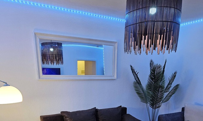Misburg - Nord Apartment | Apartment 'Luckys Home' with Balcony and Wi-Fi