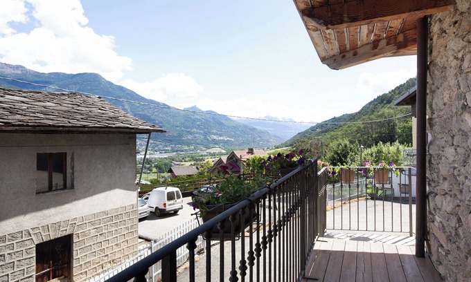 Pollein Apartment | Apartment 'Maison Bebe Comboé' with Mountain View, Balcony and Wi-Fi