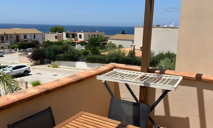 Macari Apartment | Apartment 'Makari' with Sea View, Wi-Fi and Air Conditioning