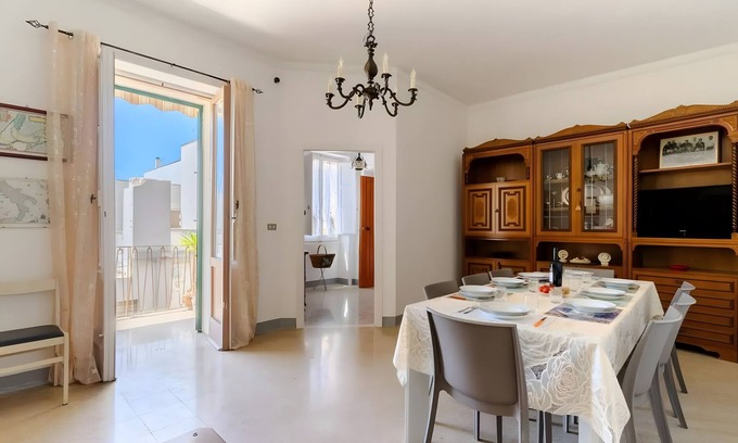 Nardo Apartment | Apartment 'Malu' in Salento with Shared Terrace, Wi-Fi and Air Conditioning