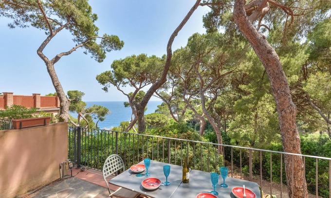 Capo D'arco Apartment | Apartment 'Margherita' with Sea View, Private Terrace and Balcony