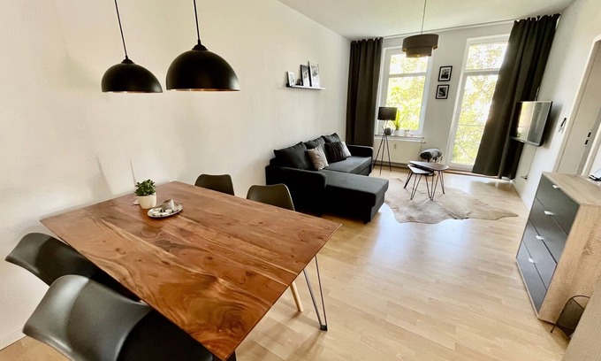 Gohlis-Mitte Apartment | Apartment mit 2 Schlafzimmern, Balkon, Netflix, Drucker und Privaten Parkplatz