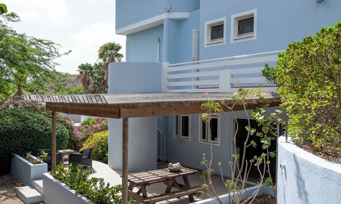 Marie Pampoen Apartment | Apartment near Mambo