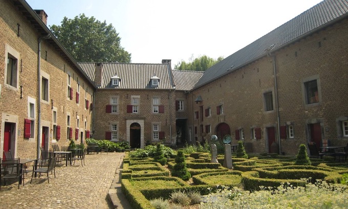 Mesch Apartment | Apartment near town center in Mesch