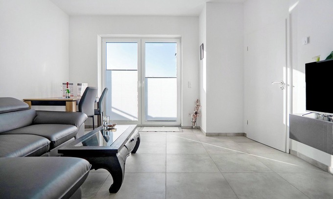Gronau Apartment | Apartment 'Neubau Mit Balkon' with Balcony