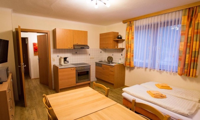 Murau Bed & Breakfast | Apartment no. 25, separate toilet and shower - Gästehaus Leypold