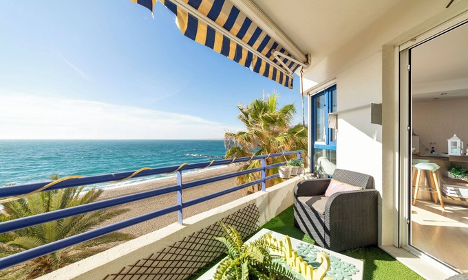 Almeria Apartment | Apartment "Ocean Views, Paseo Marítimo" with Terrace and Wi-Fi