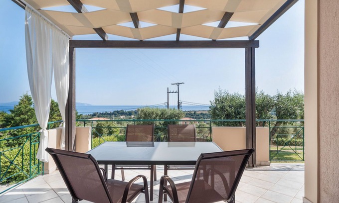 Leivathos Apartment | Apartment 'Olivia' with Sea View, Wi-Fi and Air Conditioning