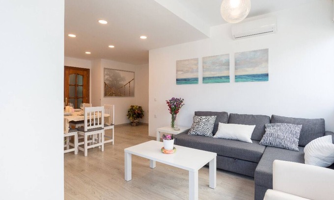 La Malagueta Apartment | Apartment on the beachfront overlooking the sea of Alboran, in the Malagueta.