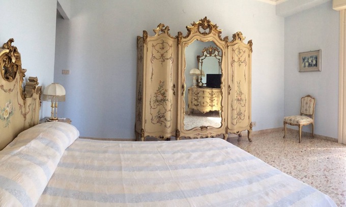 Trapani City Centre Apartment | Apartment on the harbor!