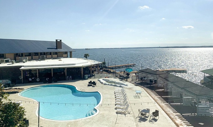 Seven Coves Condo | Apartment on the shores of the lake & amenities!