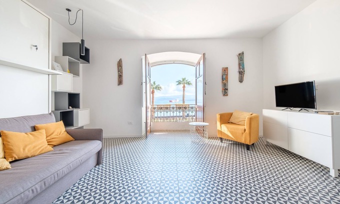 Milazzo Apartment | Apartment 'Orlando' with Sea View, Wi-Fi and Air Conditioning