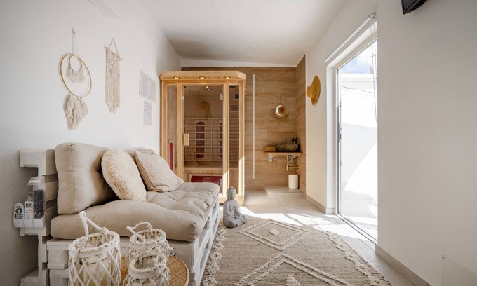 Castellana Grotte Apartment | Apartment 'Perla with SPA' with Private Terrace, Wi-Fi and Air Conditioning