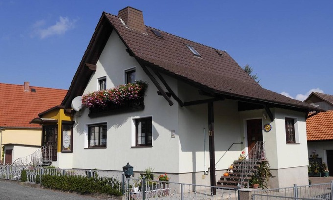 Sondershausen Apartment | Apartment 'Private Fam Wölke' with Mountain View, Private Garden and Wi-Fi