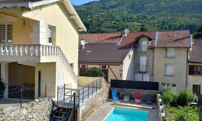 Luzenac Apartment | Apartment 'Pyrénées-Ariégeoises' with Mountain View, Shared Garden and Wi-Fi