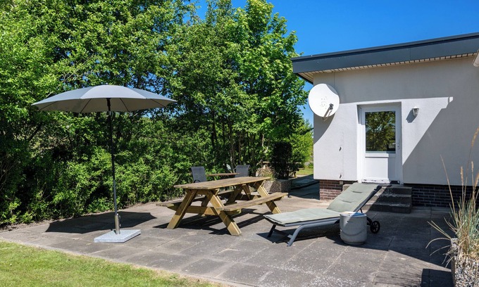 Wesselburenerkoog Apartment | Apartment 'Rechts' with Private Terrace and Private Garden