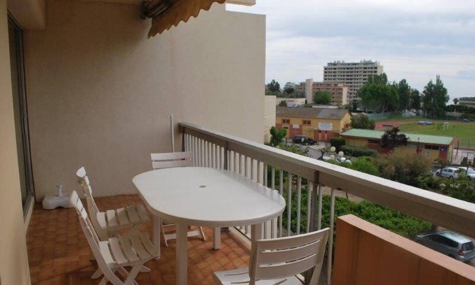 Le Lavandou Apartment | Apartment rental in the Lavandou city center, large 3 rooms apt close to the beach, TV, Parking