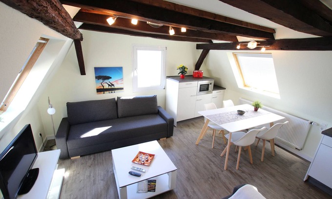 Neuendorf Apartment | Apartment 'Rheinblick Wohnung 5' with Shared Terrace, Wi-Fi and Air Conditioning