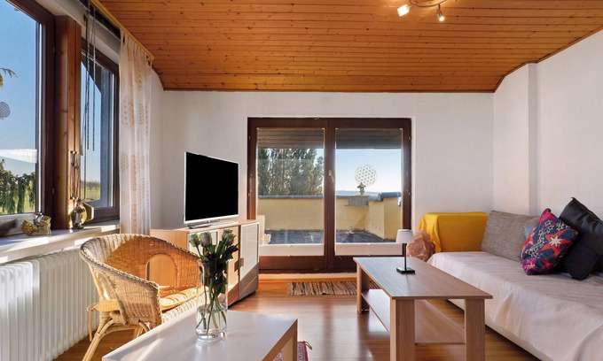 Gemmrigheim Apartment | Apartment 'Schöne Aussicht' with Private Terrace and Wi-Fi