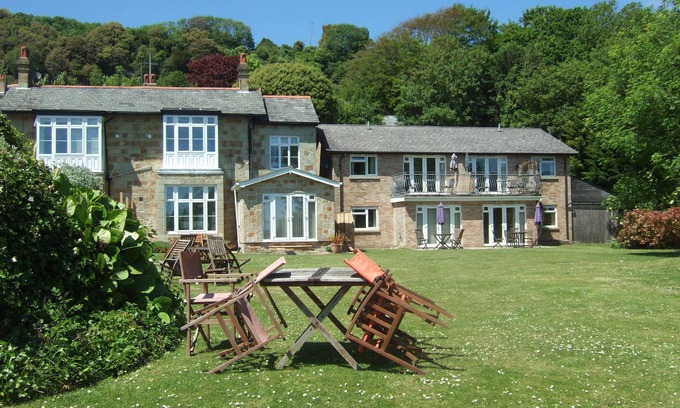 Ventnor Apartment | Apartment Set In Peaceful Secluded Gardens With Magnificent Sea Views