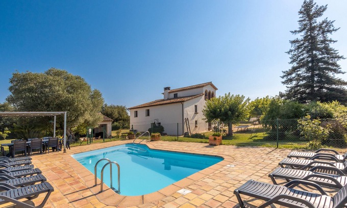 Vilobi d'Onyar Apartment | Apartment 'Simon' with Mountain View, Private Pool and Wi-Fi