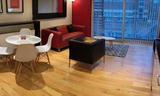 Hull Old Town Apartment | Apartment - Sleeps 4 - Balcony - Parking - Pets Ok