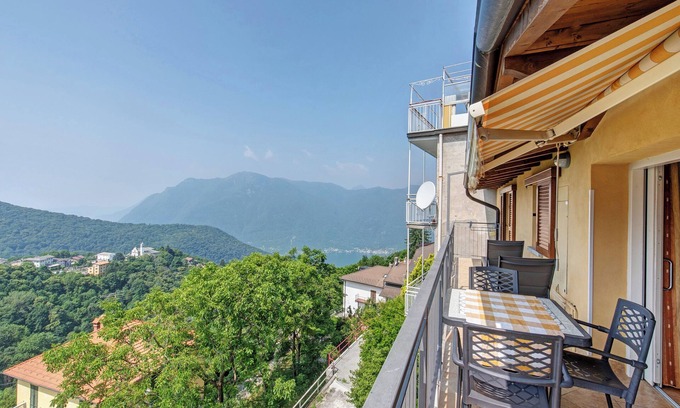Veleso Apartment | Apartment 'Splendido loft panoramico' with Lake View & Wi-Fi
