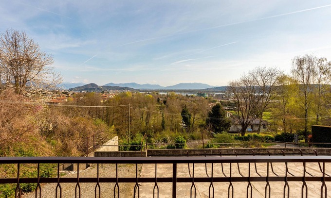 Arona Apartment | Apartment 'Terrazza' with Lake View, Private Terrace and Wi-Fi