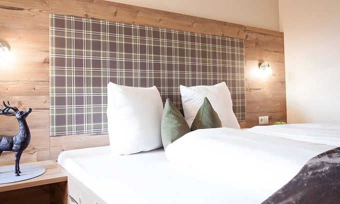 Oetz Apartment | Apartment 'Top 7' with Mountain View and Wi-Fi