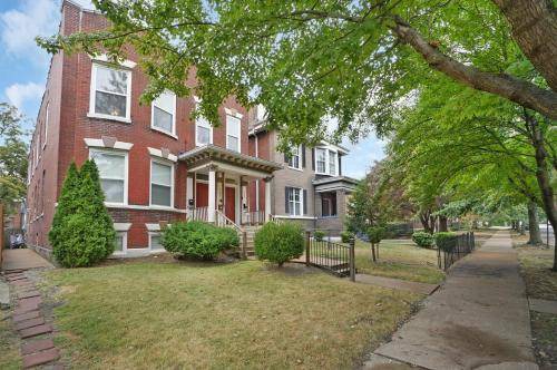 Central West End Apartment | Apartment ∙ 2 bedrooms ∙ 10 guests