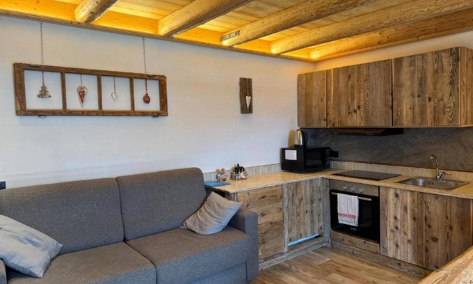 Auronzo di Cadore Apartment | Apartment 'Veleza' with Mountain View and Shared Garden