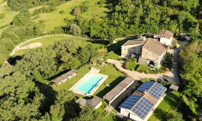 Pergine Valdarno Apartment | Apartment VERDE in farmhouse with two bedrooms, two bathrooms, garden and pool