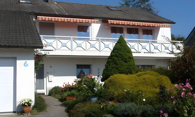 Sinkingen Apartment | Apartment 'Vogelsang' with Shared Terrace, Shared Garden and Wi-Fi